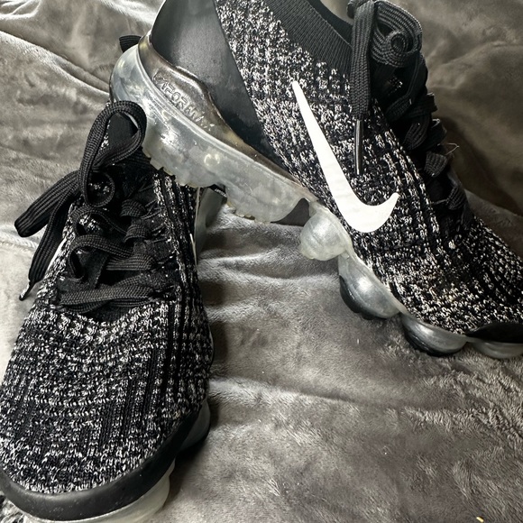 Nike VaporMax Flyknit 3.0 Oreo, size 6. NWT - Picture 2 of 3
